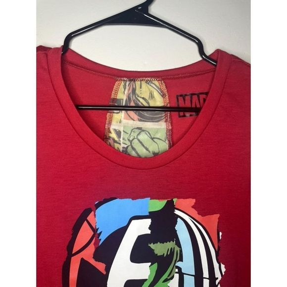 Marvel Hi-Low Red Avenger Comic Tank Top Size Large Sleeveless - Picture 4 of 7